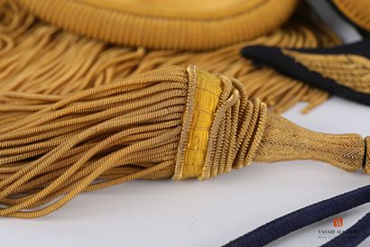 D'un officier d'artillerie : paire d'épaulettes...