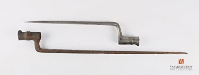 Baïonnette à douille type 1822, lame ramenée...