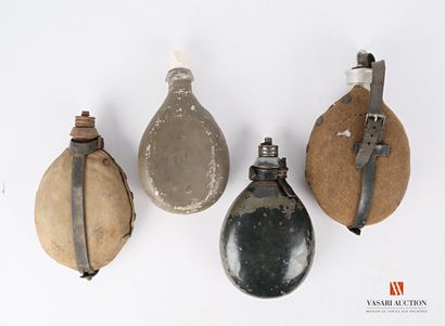 Trois bidons individuels de soldat allemand,...