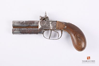Pistolet à percussion, à coffre et canon...
