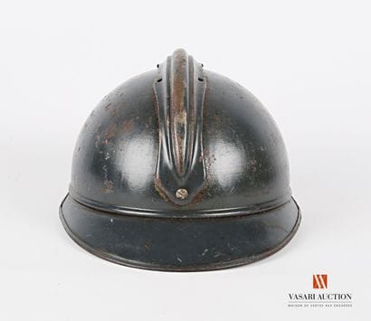 Casque Adrian modèle 1915, attribut de l'infanterie,...