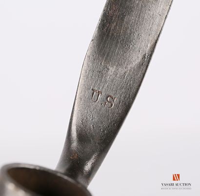 Baïonnette à douille , lame de 470 mm, marquée...