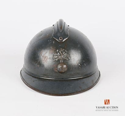 Casque Adrian modèle 1915, attribut de l'infanterie,...
