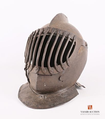 Casque type celata di ferro, casque formé...