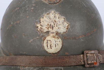 Casque Adrian modèle 1915, repeint en kaki...
