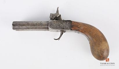 Pistolet à percussion, à coffre et canon...