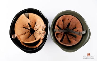 Deux casques type Pacte de Varsovie : un...