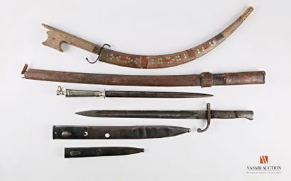 Sabre marocain à larme courbe, 63 cm, on...