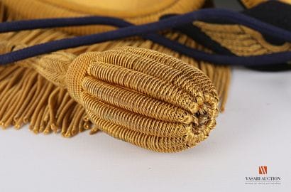 D'un officier d'artillerie : paire d'épaulettes...