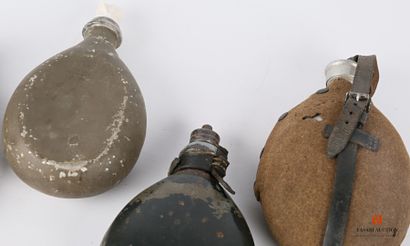 Trois bidons individuels de soldat allemand,...