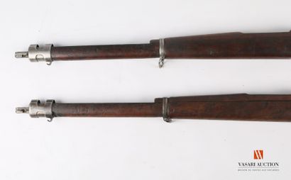 Crosse de fusil MAUSER 98, complète avec...