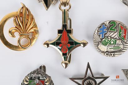 Ensemble d'insignes d'unité de la Légion...