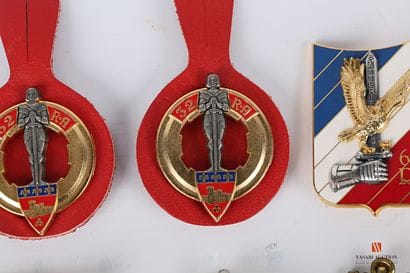 Ensemble d'insignes d'unité de l'artillerie:...