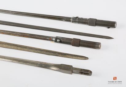 Baïonnette pliante pour carabine type Simonov...