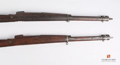 Crosse de fusil MAUSER 98, complète avec...