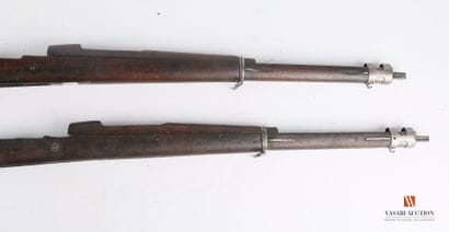Crosse de fusil MAUSER 98, complète avec...