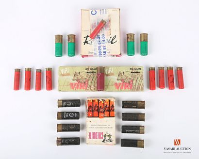 Ammunition float: 33 rounds of 12 gauge ammunition,...