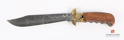 Imposing hunting knife 