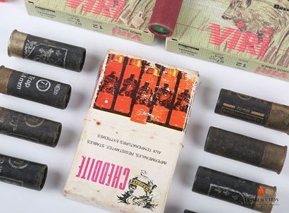 Ammunition float: 33 rounds of 12 gauge ammunition,...