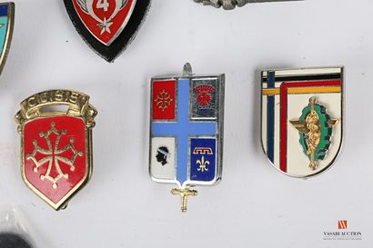 Set of various unit badges: ALAT, TRANSMISSION,...