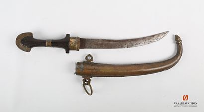 Belt knife called Koumya, slightly curved...