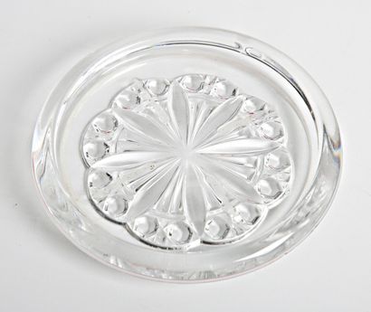 BACCARAT
Pair of crystal coasters, the umbilicus...