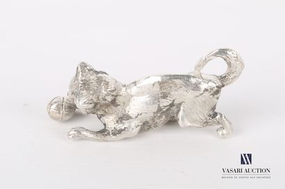 Silver subject representing a cat playing...