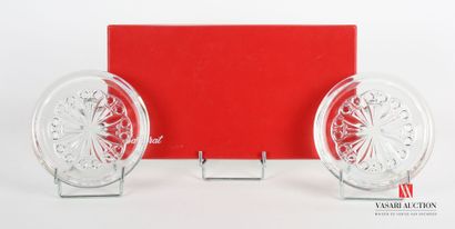 BACCARAT
Pair of crystal coasters, the umbilicus...