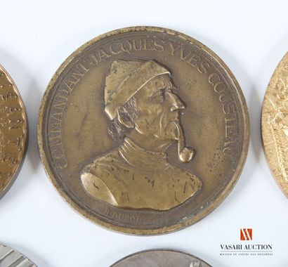 Médailles de table : Commandant Cousteau...