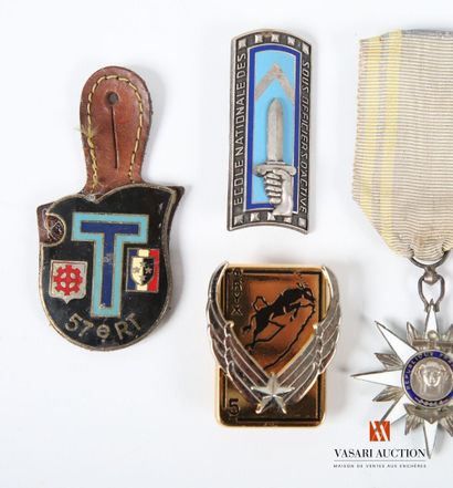 Insigne militaires : Mérite maritime, étoile...