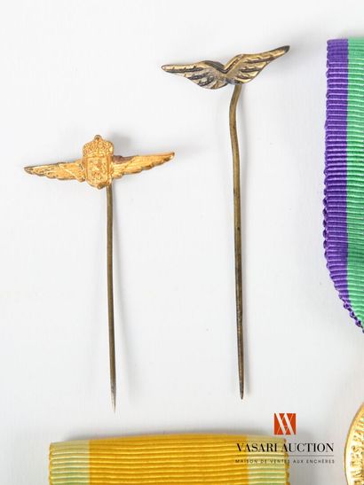 Médaille militaire (2 exemplaires), Croix...