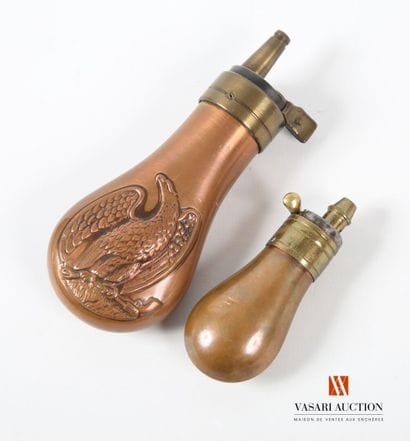 Poire a poudre miniature, une de 7 cm et...