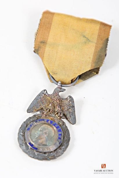 Médaille militaire, jeton 26 mm sous une...