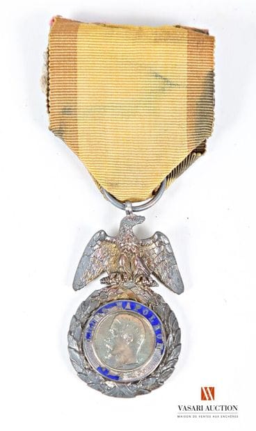 Médaille militaire, jeton 26 mm sous une...