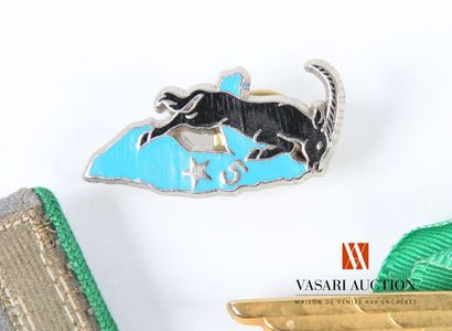 Insigne militaires et divers, 12 pièces,...