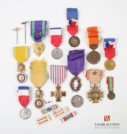 Médaille militaire (2 exemplaires), Croix...