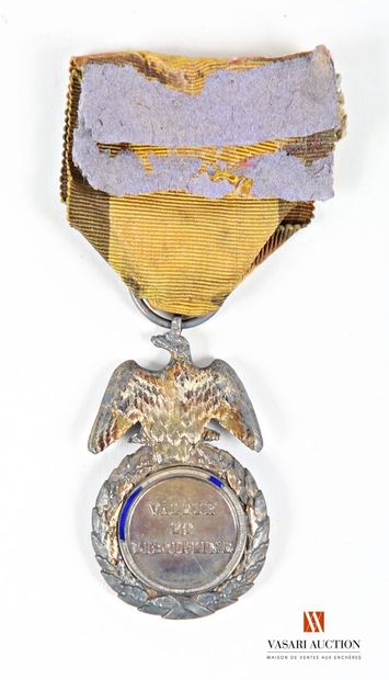 Médaille militaire, jeton 26 mm sous une...