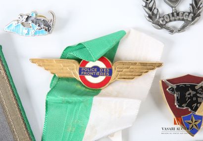 Insigne militaires et divers, 12 pièces,...