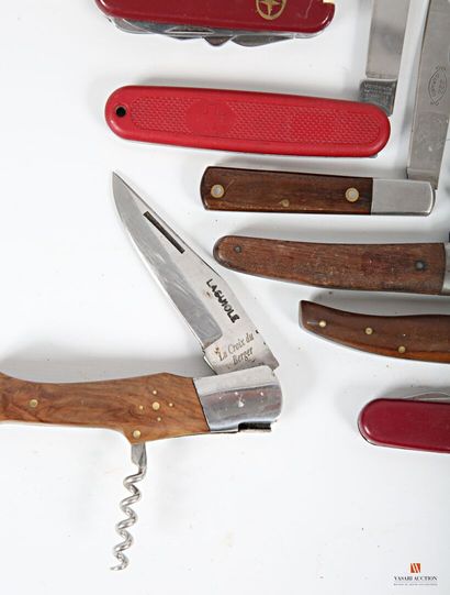 Couteaux pliants de poche, divers modèles,...