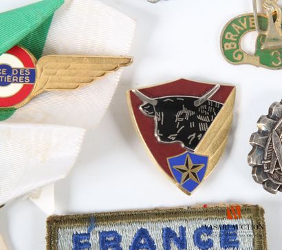 Insigne militaires et divers, 12 pièces,...