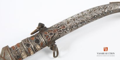 Réunion de 4 couteaux de ceinture style Koumya,...