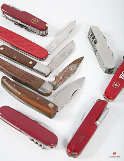 Couteaux pliants de poche, divers modèles,...