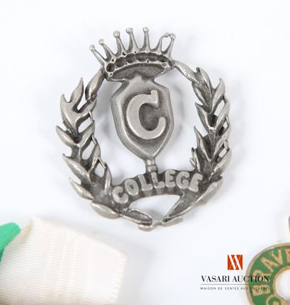 Insigne militaires et divers, 12 pièces,...