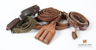 Huit bretelles de fusil et carabine, différents...