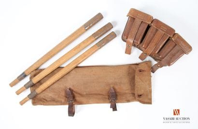 Lot de 3 piquets de tente, dans leur étui...