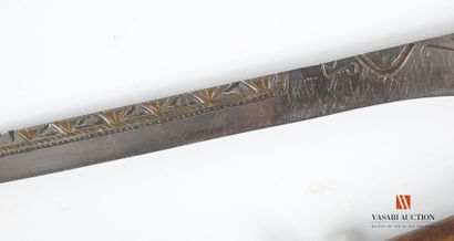 Sabre Flissa, lame de 32 cm, décorée d'incrustations...