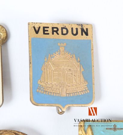 Insignes militaires français toutes armes...