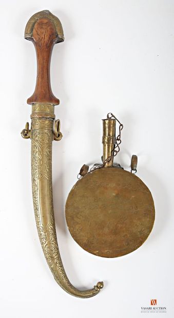 Poignard de ceinture jambiya, lame courbe...
