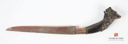 Couteau indonésien, lame droite à dos plat...