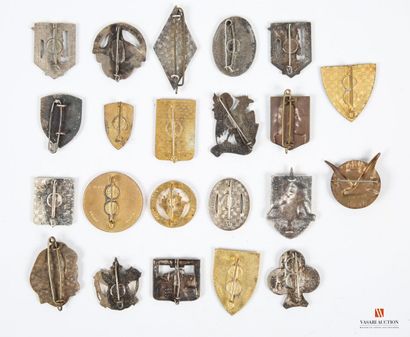 Insignes : 2e RI, 5e RI, 6e RI, 22e RI, 23e...